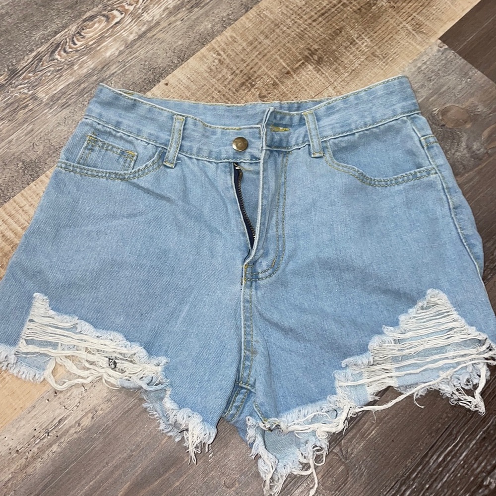 Light wash shorts✨